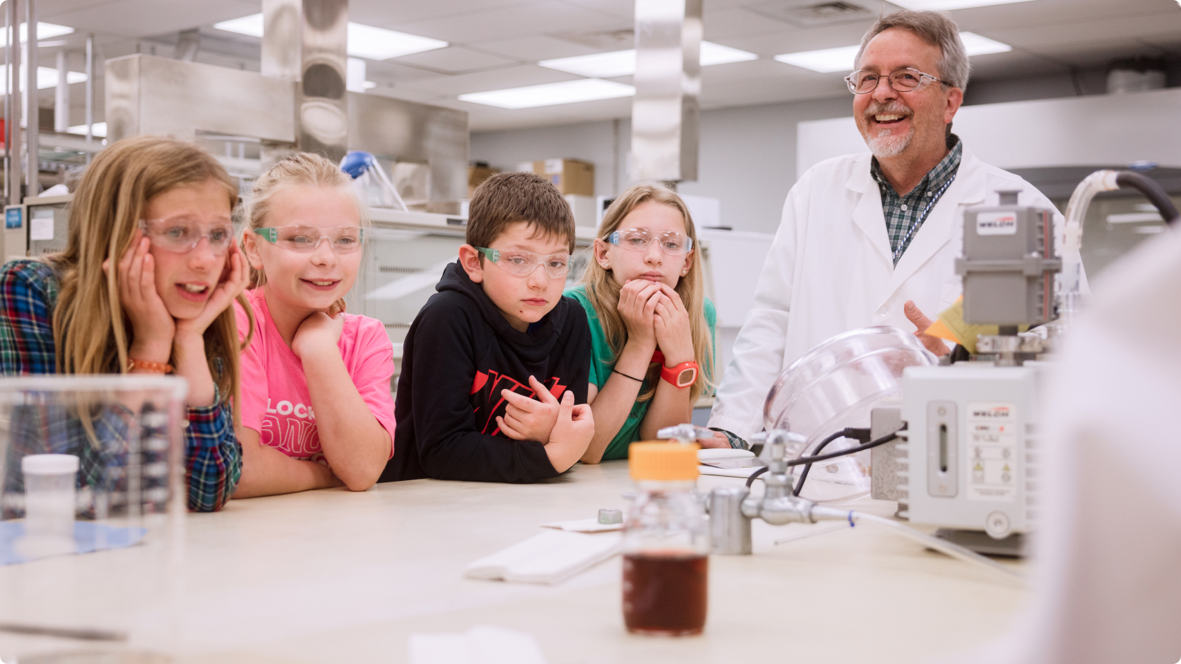 Hill's Pet Nutrition Center researcher showing the pet food lab to a group of kids